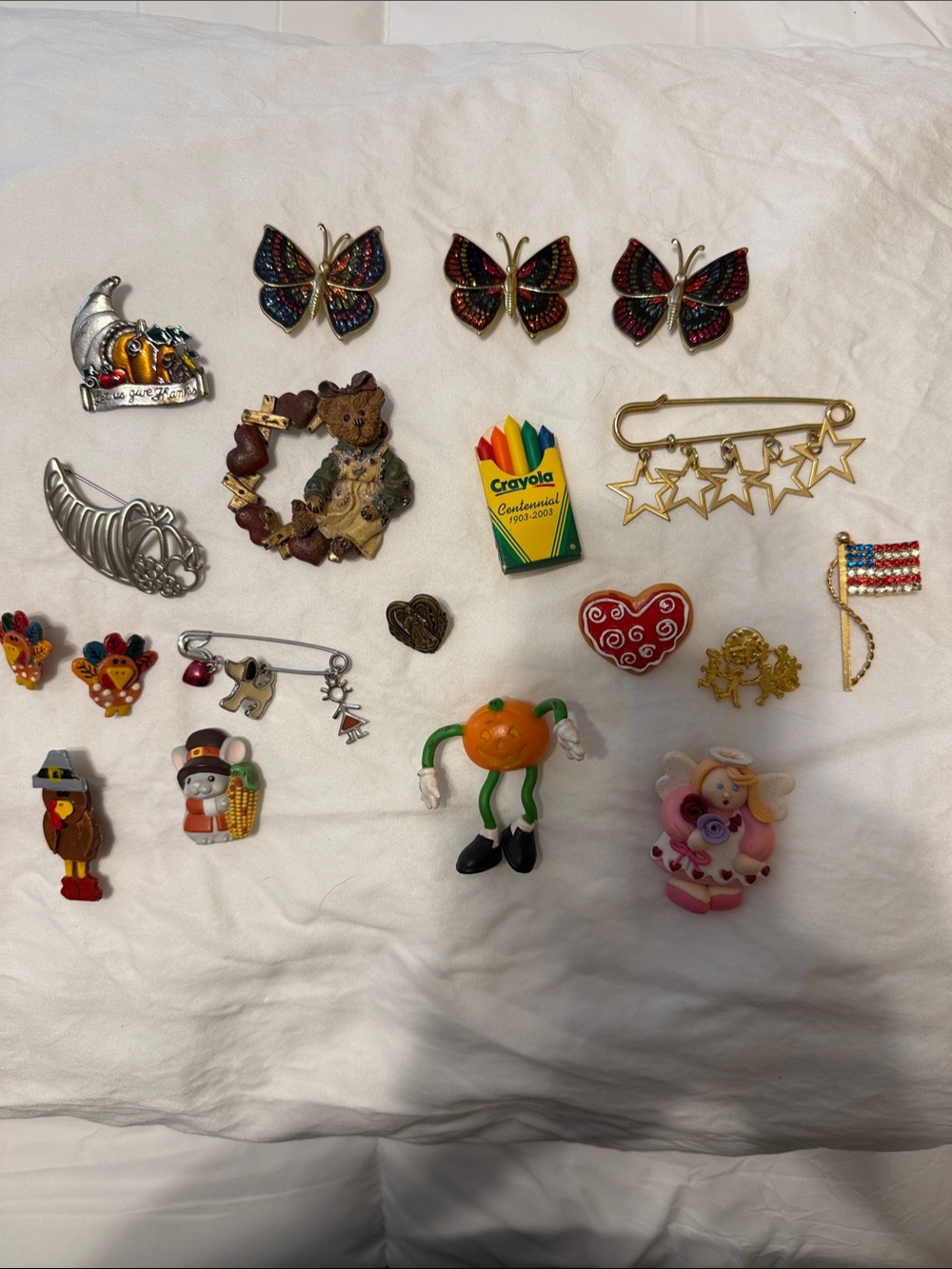 TEACHERS! Adorable holiday pins and earrings.
Any 4 for $15!❤️